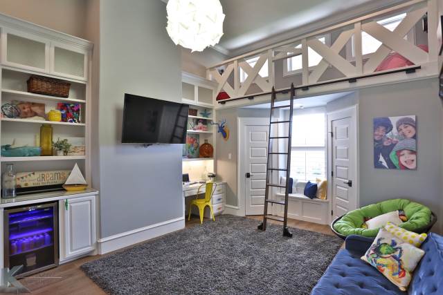 2117 South Ridge